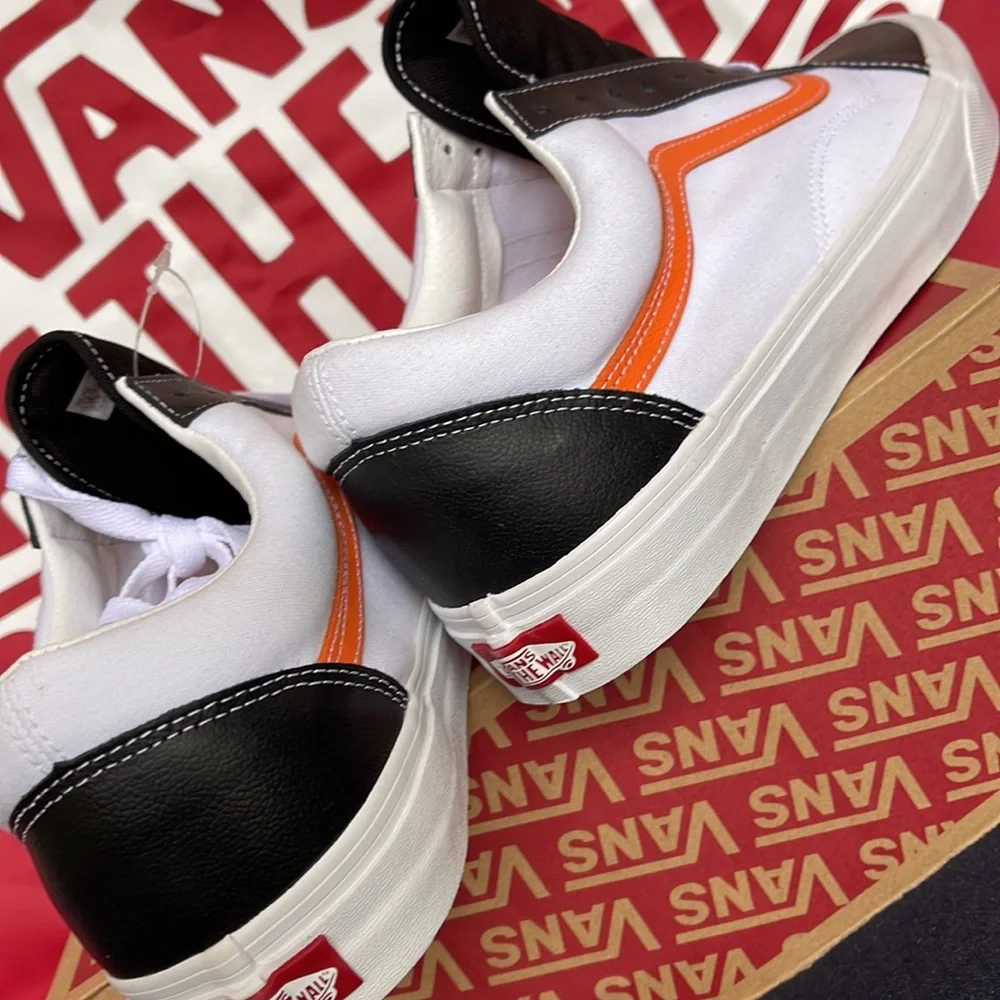 Vans Old Skool
(Classic Sport)Blk/Tr Wht
VNOA5KRF93U
Men’s sneakers - athletic - Picture 15 of 16